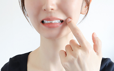 歯茎の腫れや痛みの原因と治療方法